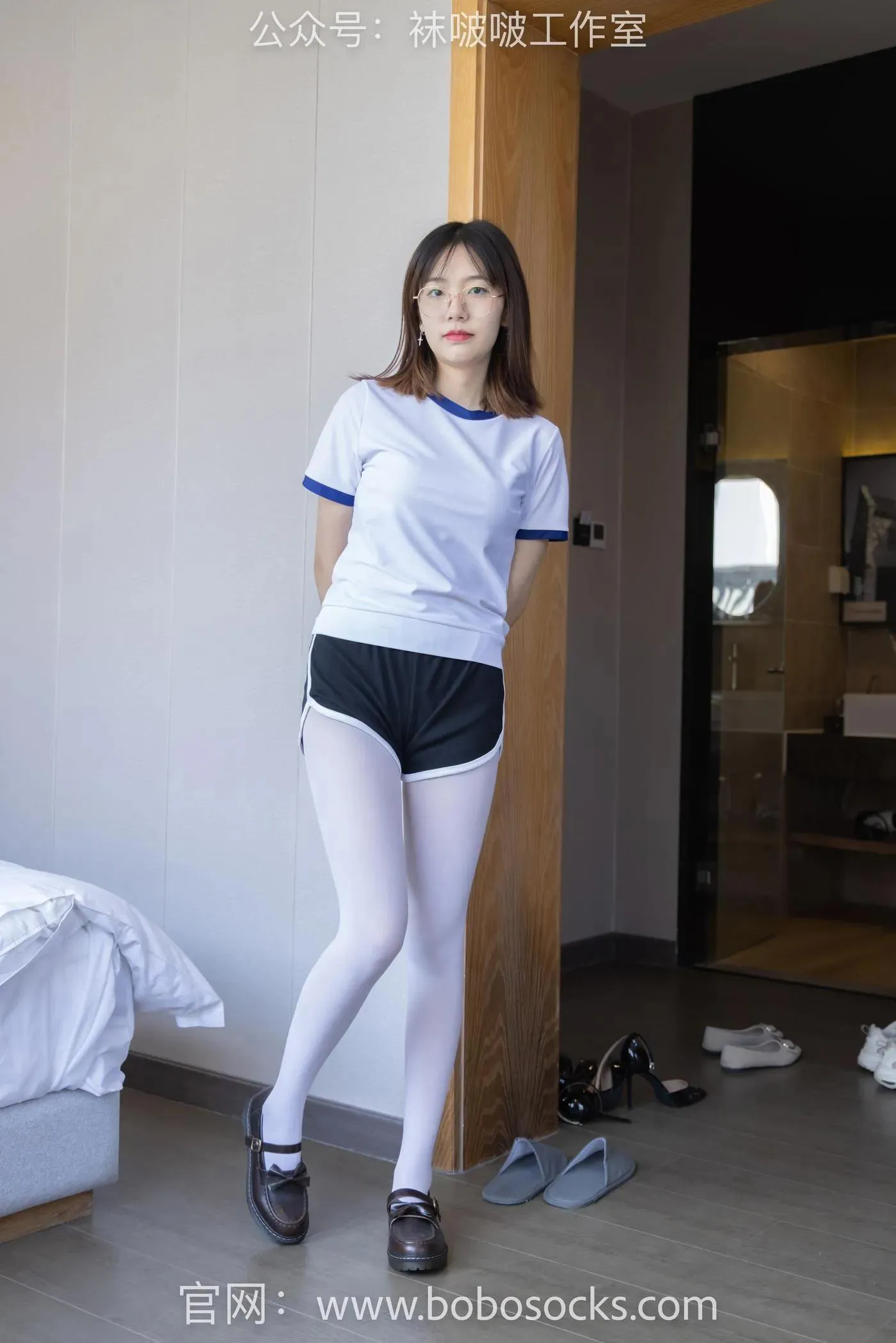 [BoBoSocks袜啵啵]NO.108 小甜豆-皮鞋、厚白丝、踩奶油蛋糕剧情 [137P]插图2